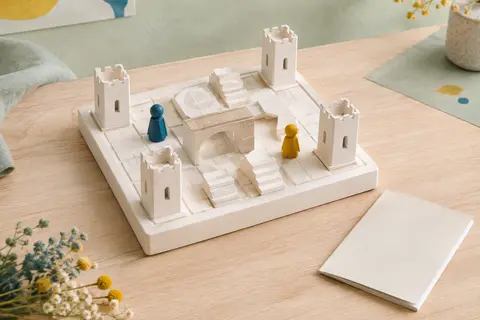 Jeu de logique en bois Camelot Jr avec base blanche, tours, escaliers, pont et deux personnages
